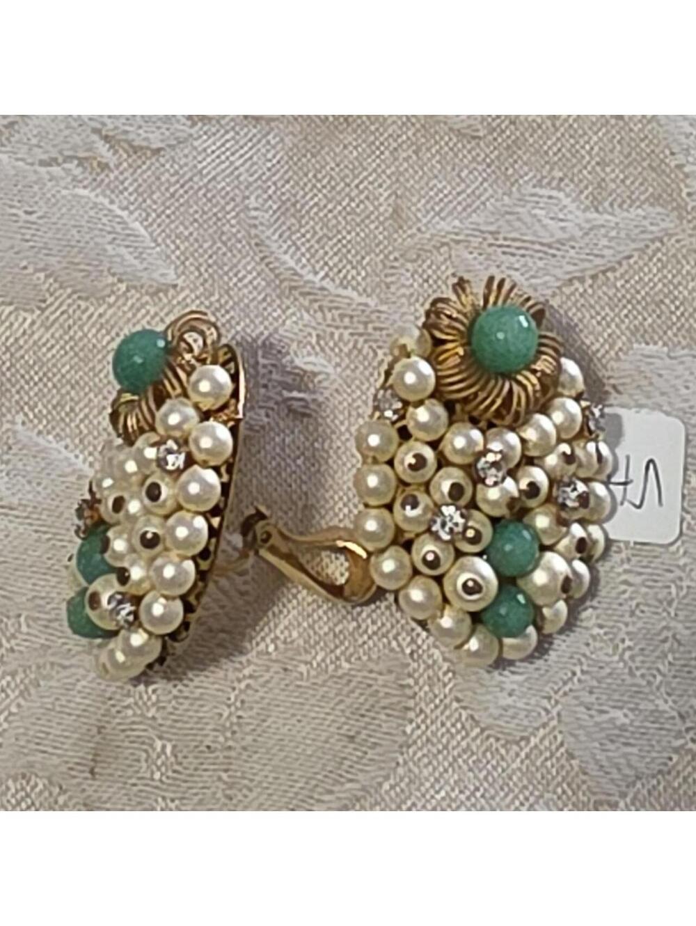 Rare Vintage Unsigned Gold tone faux pearls Clipon Earrings